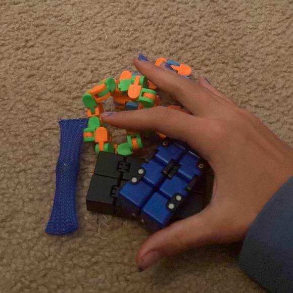 Marble mesh, wacky tracks, plastic infinity cube, metal infinity cube - Picture 2 of 2